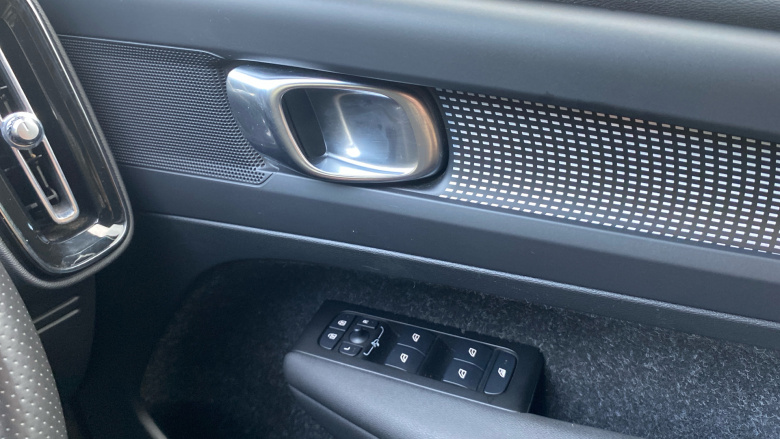 Volvo Xc40 1.5 T3 [163] R DESIGN 5dr Petrol Estate